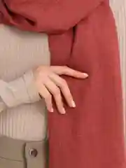 Бордовый палантин женский