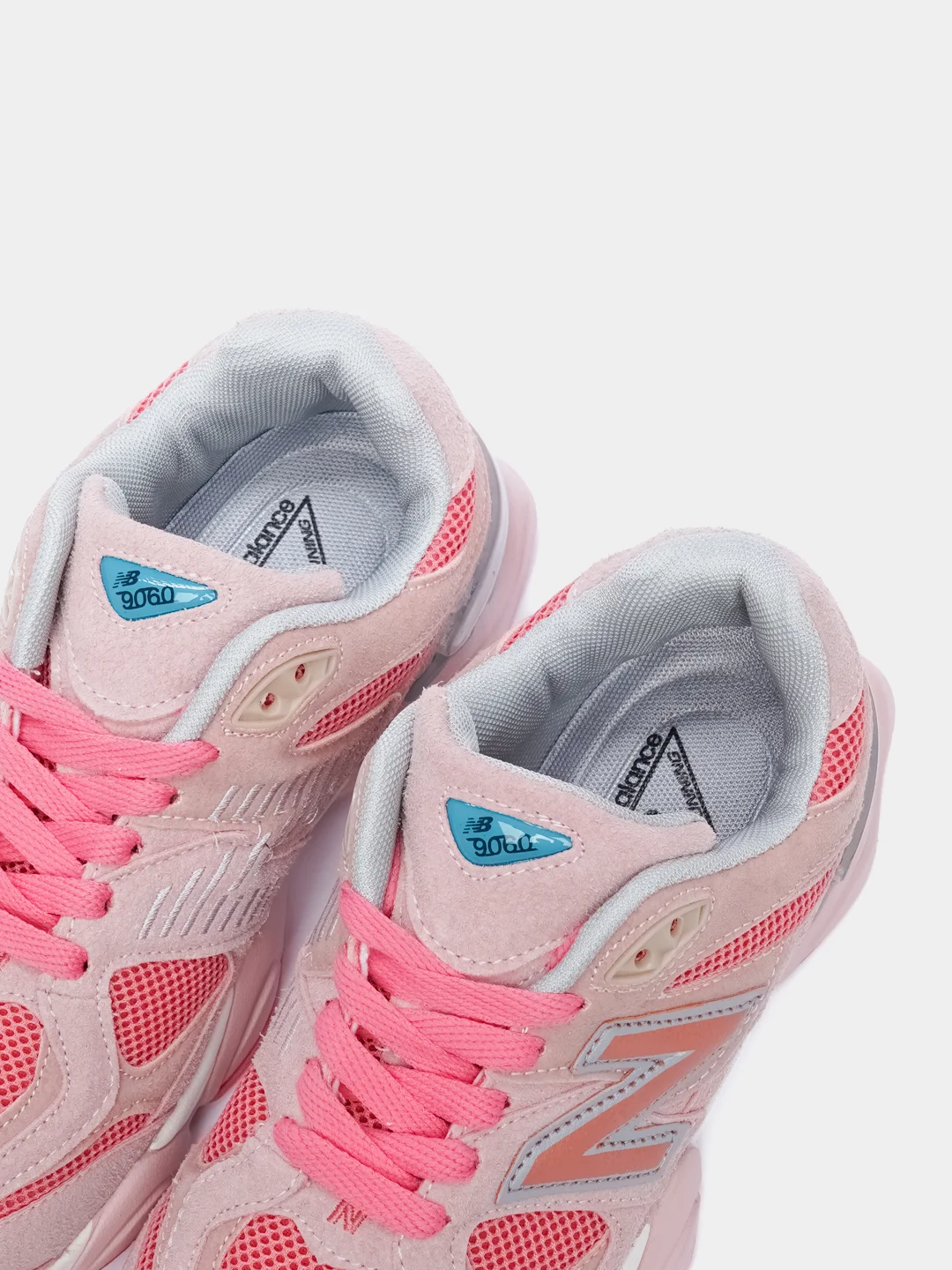 Коричневый кроссовки женские с логотипом New Balance 9060