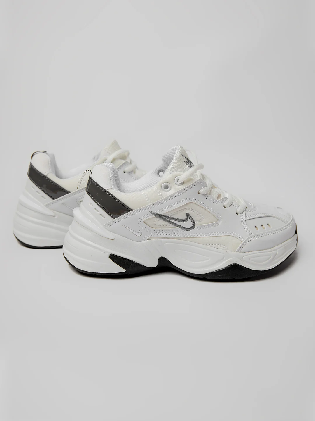 Белый женские кроссовки с логотипом Nike m2k tekno