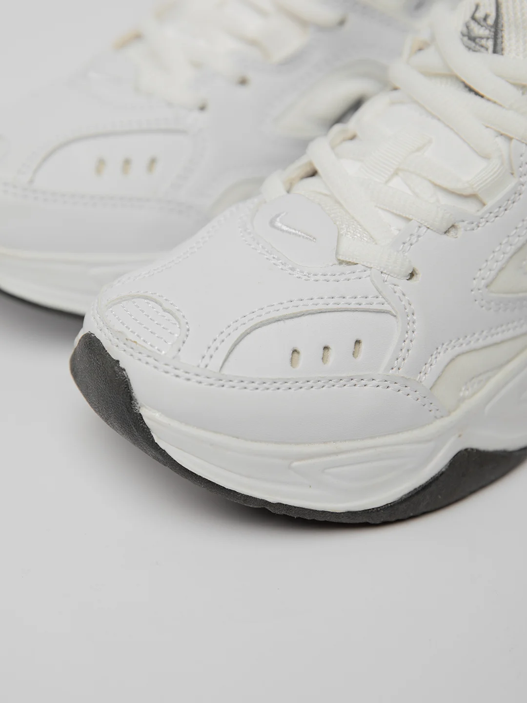 Белый женские кроссовки с логотипом Nike m2k tekno