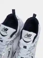 Кроссовки женские с логотипом New Balance 530