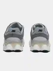 Серый кроссовки женские с логотипом New Balance 9060