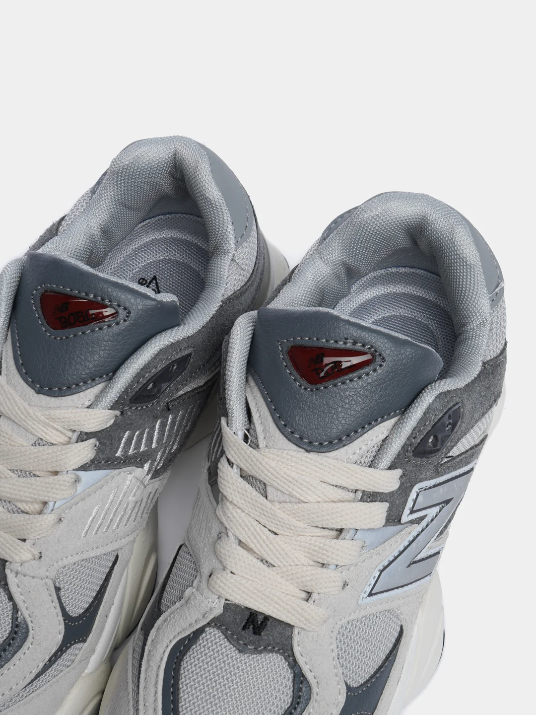 Серый кроссовки женские с логотипом New Balance 9060