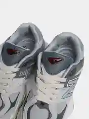 Серый кроссовки женские с логотипом New Balance 9060