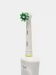 Электрическая зубная щетка Oral-B Vitality Pro Protect X White