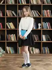 Молочный джемпер для девочки Утенок, школьный