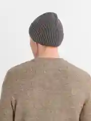 Серый мужская шапка