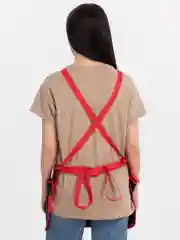 Красный фартук садовода