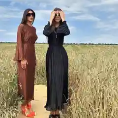 Женское плиссированное платье с поясом. Чёрное, белое платье макси (в пол). Для беременных