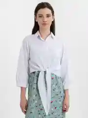 Белый платье на бретелях и укороченная рубашка