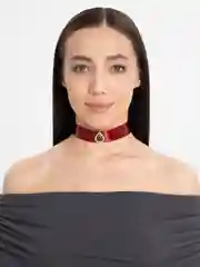 Багровый чокер широкий