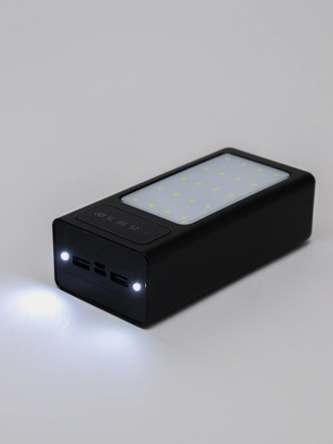 Power bank 50000 mah с быстрой зарядкой и фонарем , 4 кабеля и 4 USB порта