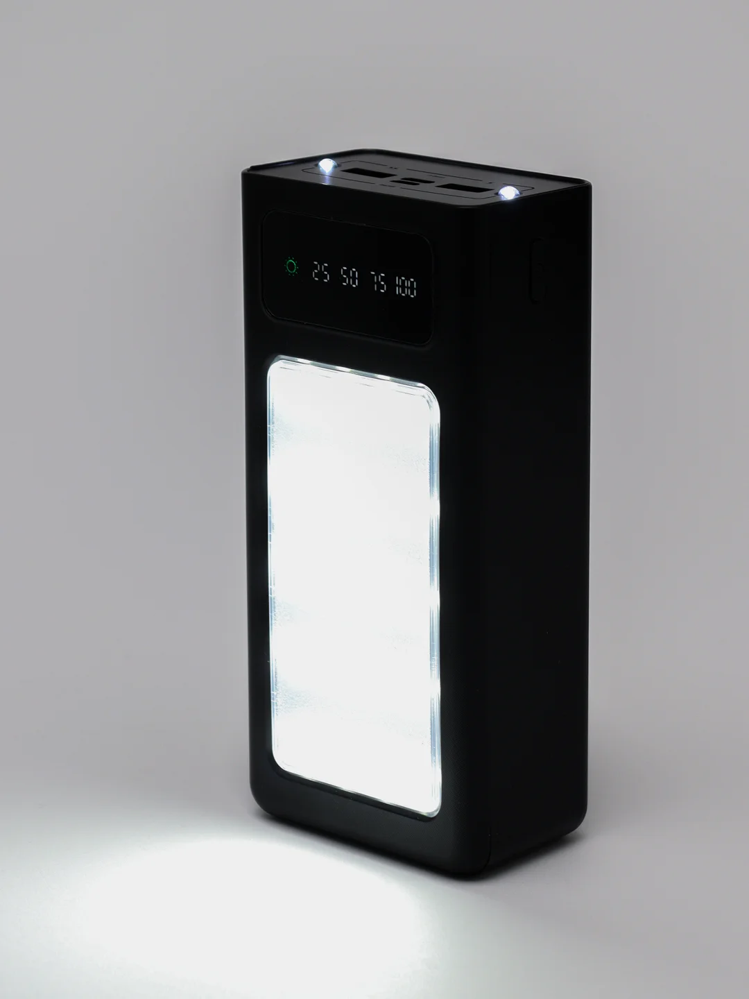 Power bank 50000 mah с быстрой зарядкой и фонарем , 4 кабеля и 4 USB порта