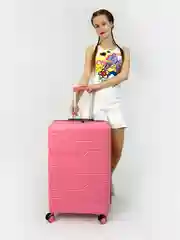 Розовый чемодан на колесах, ударопрочный, из полипропилена
