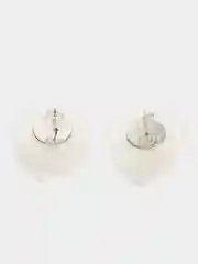Белый серьги-гвоздики в виде лепестков