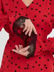 Алый платье женское с рюшами