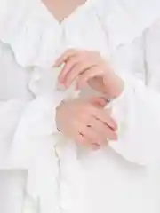 Белый блузка женская с рюшами