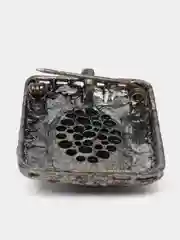 Серый брошь
