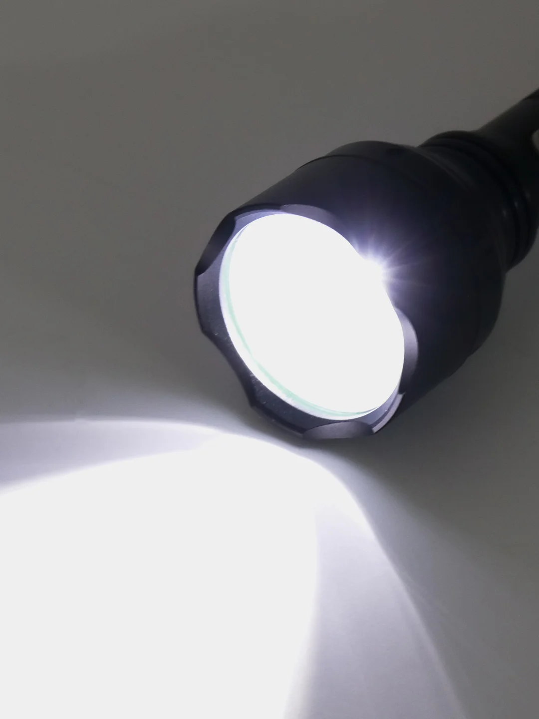ЕРМАК Фонарь, 1 LED, 5 режимов, 2400мАч, зарядка 220-240В/12В, 5,6х5,6х24,5см, металл