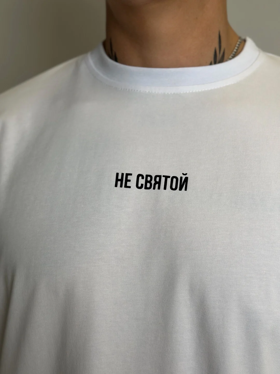 Черный футболка оверсайз с принтом Не Святой