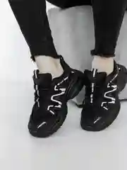 Белый кроссовки женские спортивные