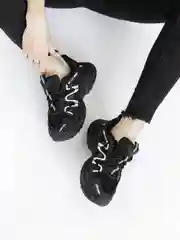 Белый кроссовки женские спортивные