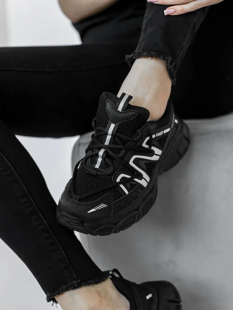 Белый кроссовки женские спортивные