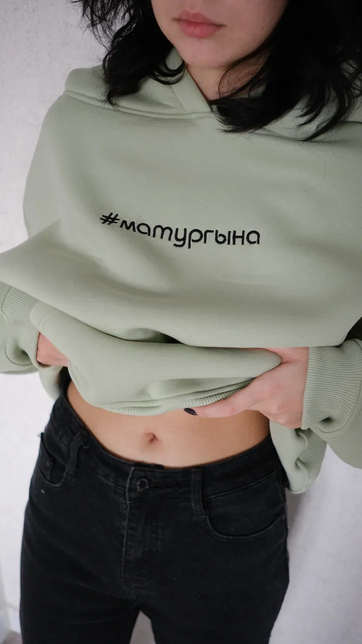Зеленый худи оверсайз унисекс с татарским принтом-вышивкой