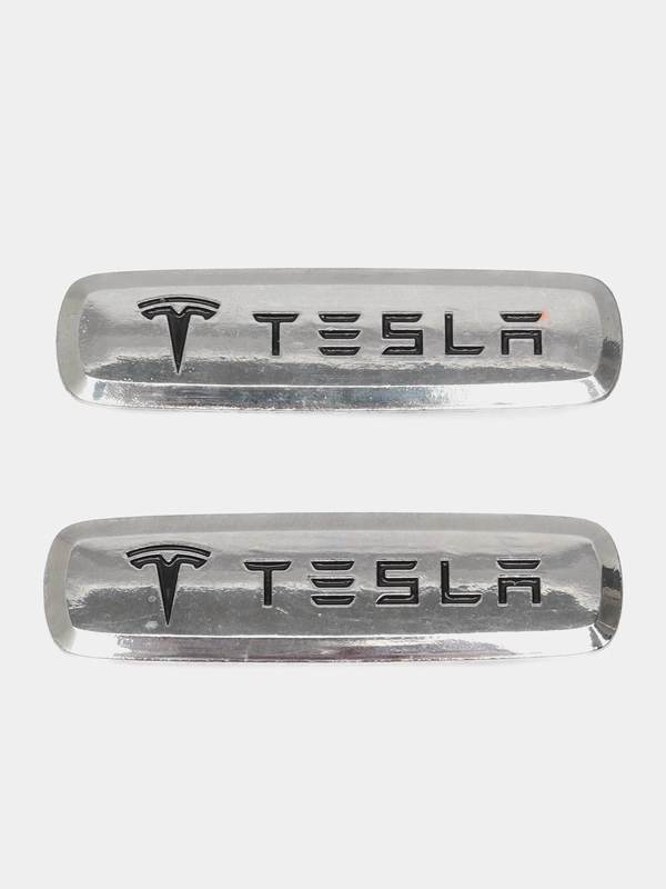Шильдик логотип на автоковрик Tesla