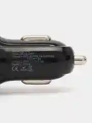 Белый автомобильное зарядное устройство 2 USB / зарядка в прикуриватель для телефона
