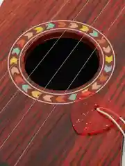 Бордовый детская игрушка Укулеле с медиатором