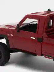 Красный радиоуправляемая полноприводная машина с пультом ДУ Toyota MN82, масштаб 1:12