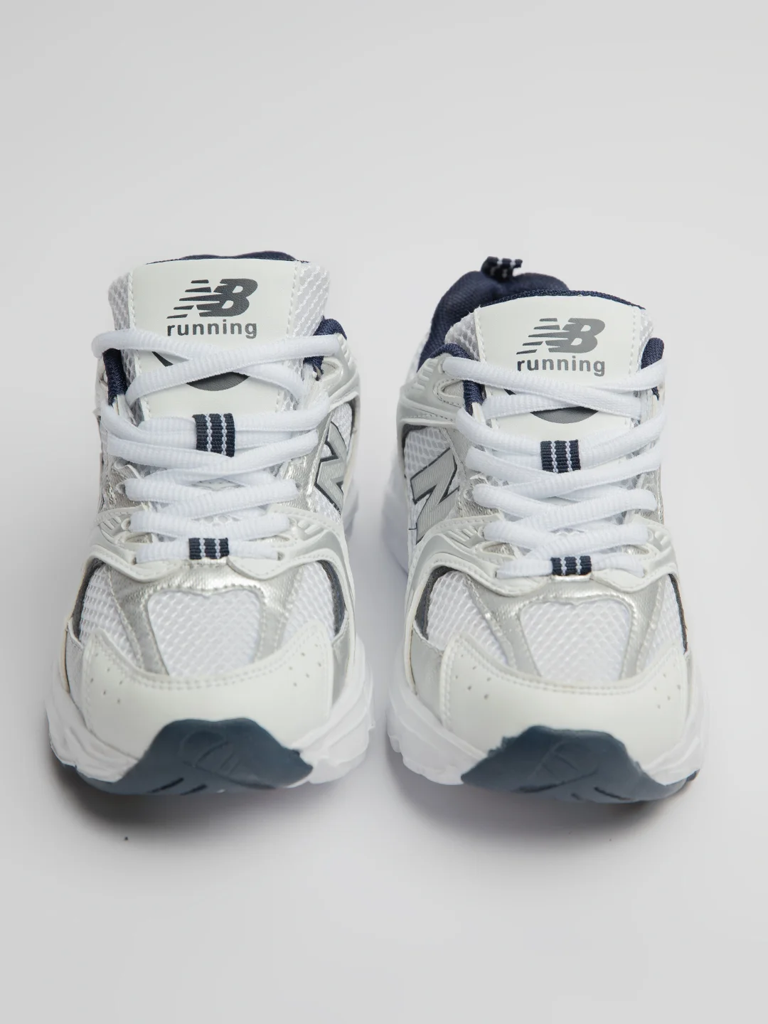 Кроссовки женские с логотипом New Balance 530