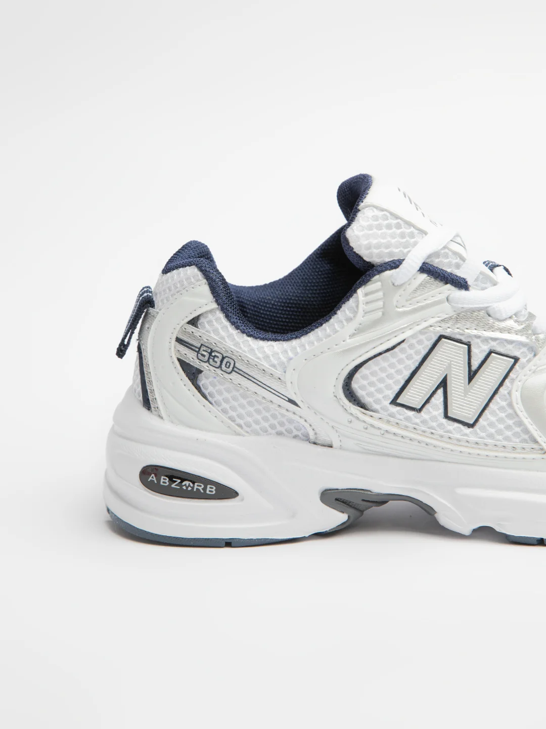 Кроссовки женские с логотипом New Balance 530