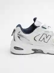 Кроссовки женские с логотипом New Balance 530
