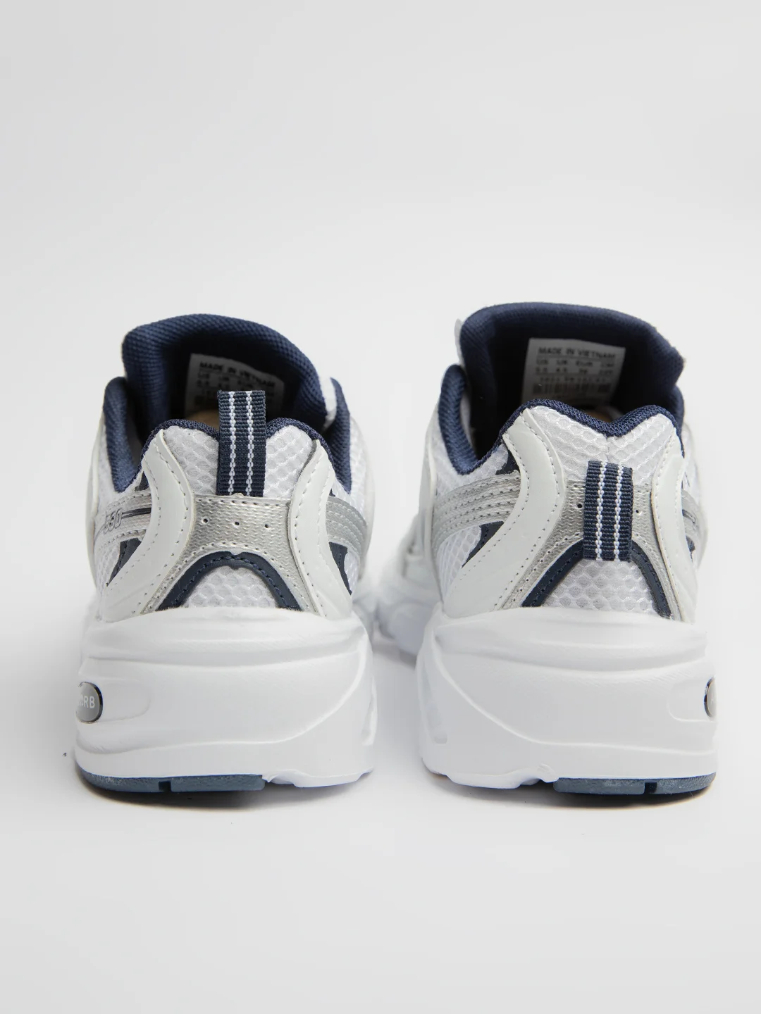 Кроссовки женские с логотипом New Balance 530