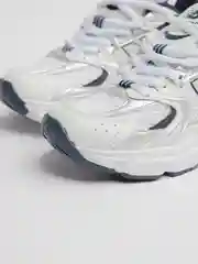 Кроссовки женские с логотипом New Balance 530
