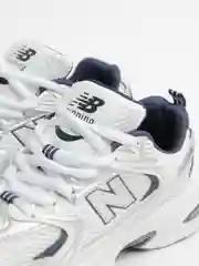 Кроссовки женские с логотипом New Balance 530