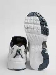 Кроссовки женские с логотипом New Balance 530
