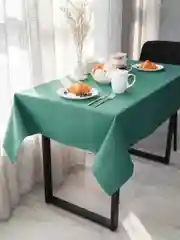 Зеленый скатерть на стол праздничная тканевая