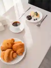 Молочный скатерть на стол праздничная тканевая