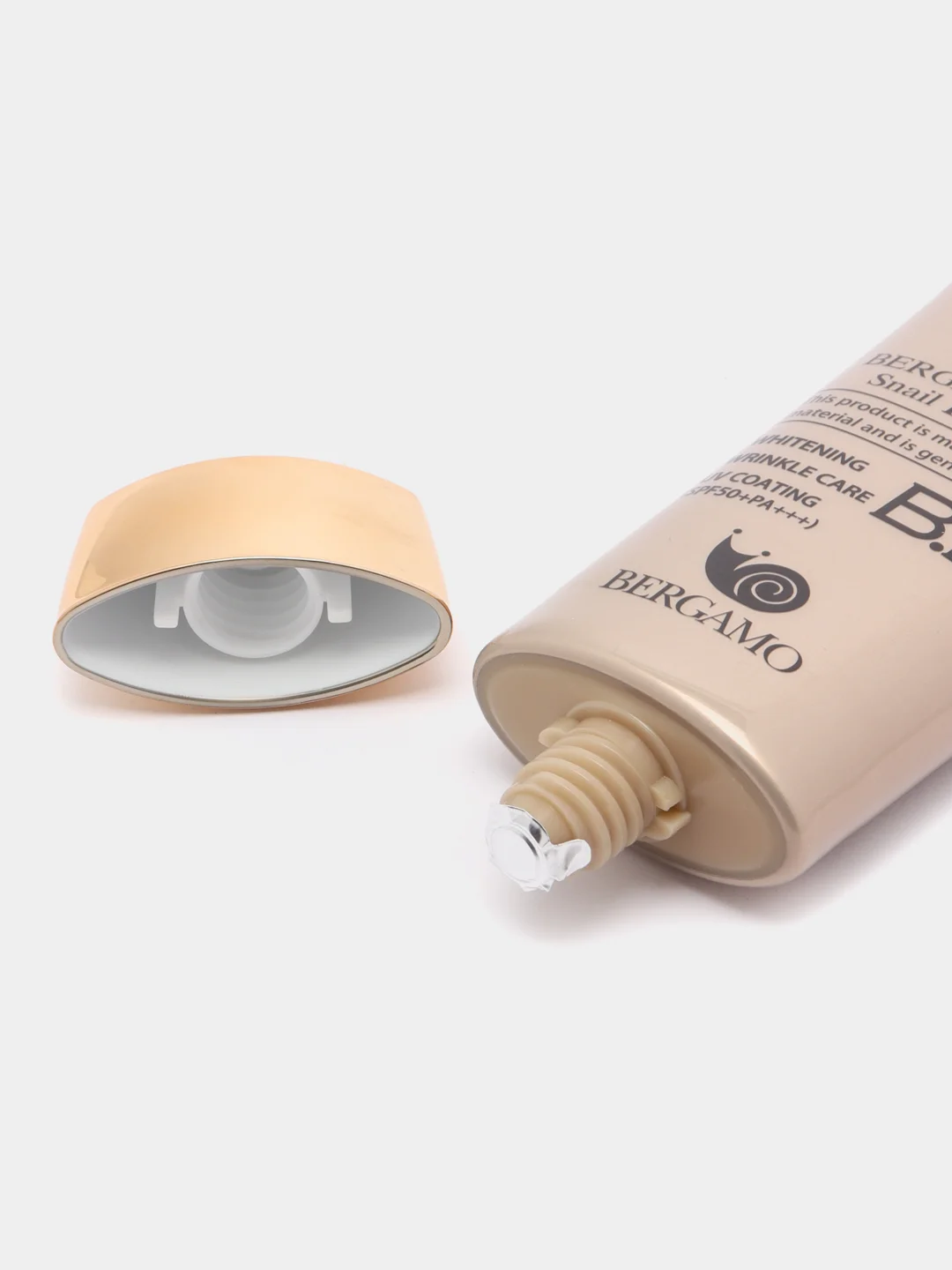 ВВ-крем для лица, Тональный матирующий крем с муцином улитки Bergamo Magic Snail SPF50+PA+