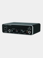 Внешняя звуковая карта BEHRINGER UMC22