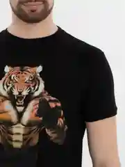 Черный футболка с принтом
