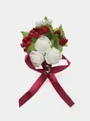 Бордовый бутоньерка