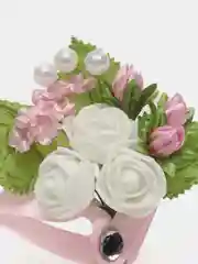 Розовый бутоньерка