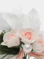 Коралловый бутоньерка