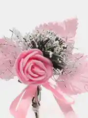Кораллово-розовый бутоньерка