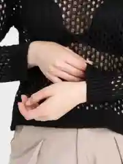 Черный свитер сетчатый
