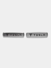 Комплект шильдиков металлических с эмблемой авто "Tesla" и 4 винтовыми креплениями (Пара)
